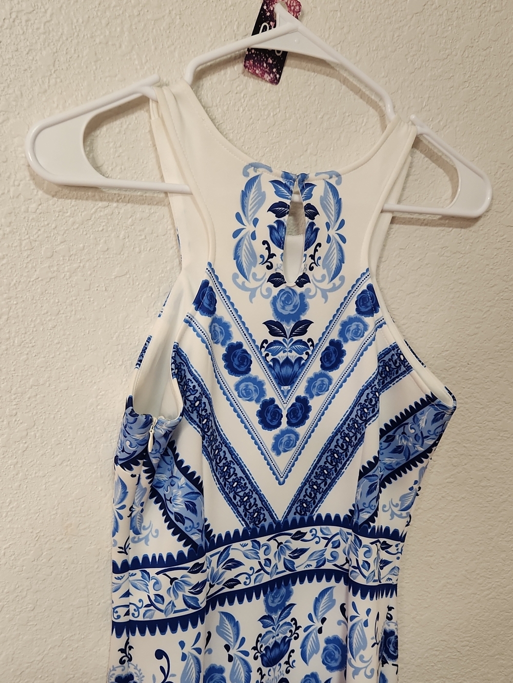 275.Gianni Bini White & Blue Floral Halter Mini Dress - Picture 4 of 5